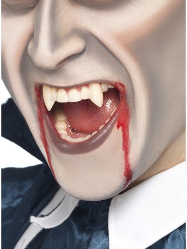 Vampier Tanden met Nep Bloed